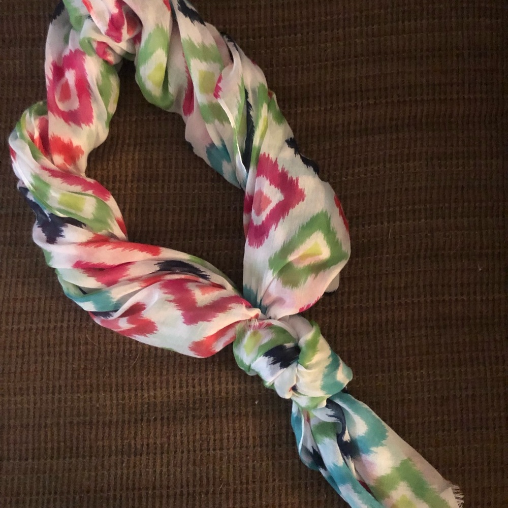 Thirty-One Avenue scarf